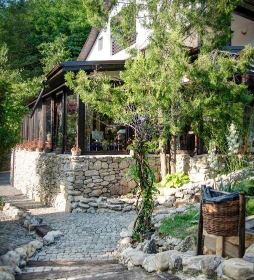 Pensiune Restaurant Tara Luanei