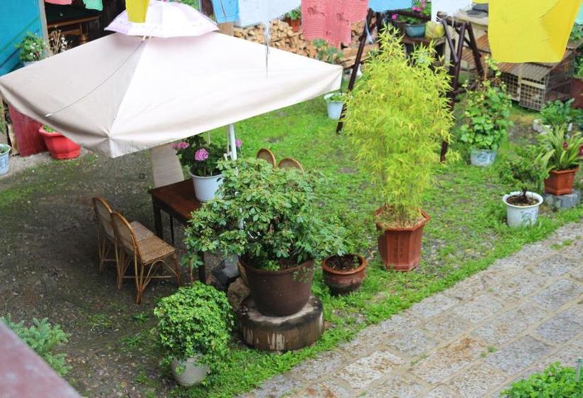 هاستل Shangajoy Seasons Inn