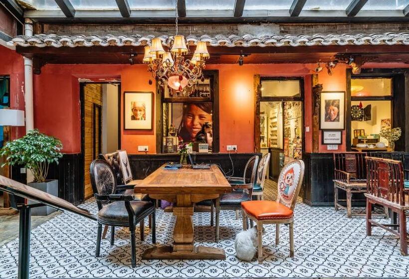 Chengdu Mix Hostel Courtyard Poshpacker