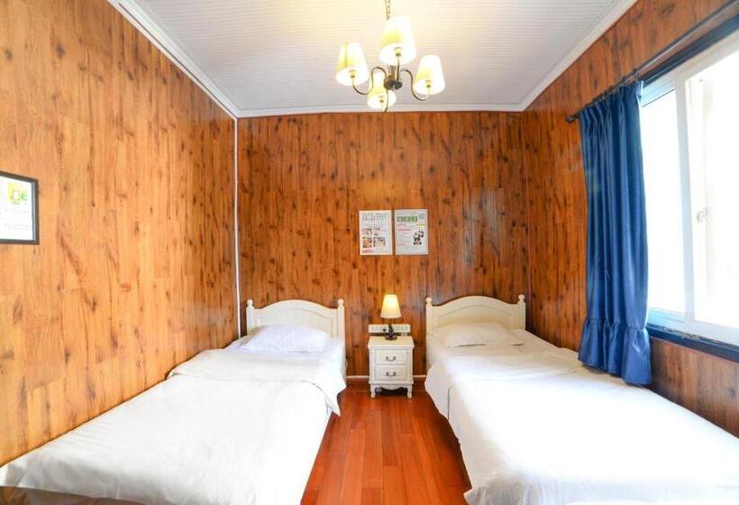 Chengdu Mix Hostel Courtyard Poshpacker