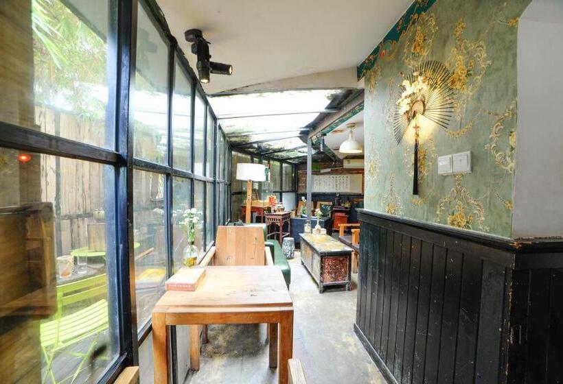 Chengdu Mix Hostel Courtyard Poshpacker