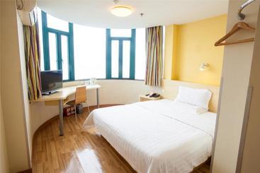 هتل 7days Inn Qingdao Haiyunan Xinglong Road
