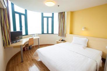هتل 7days Inn Qingdao Haiyunan Xinglong Road