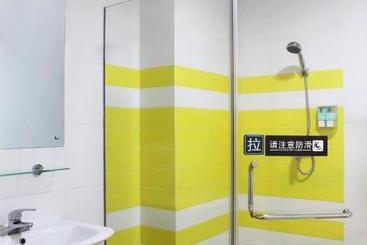 هتل 7days Inn Qingdao Haiyunan Xinglong Road