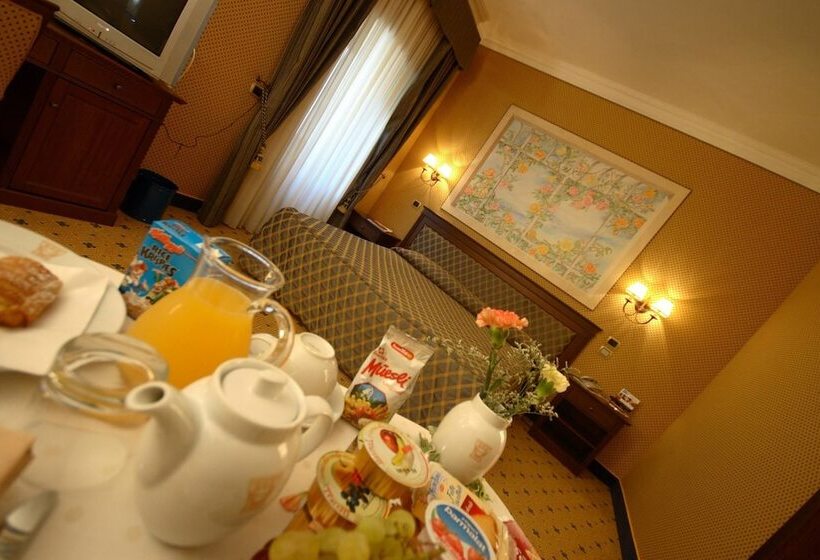 Отель Don Carlo