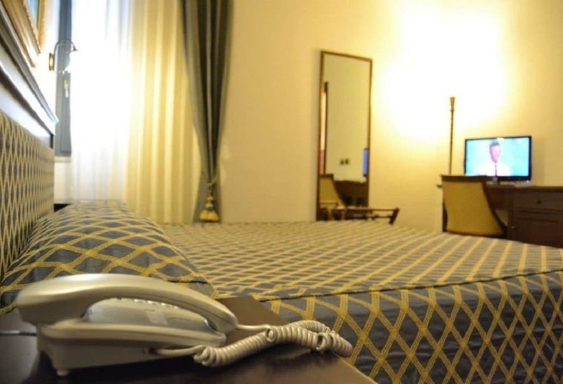 Отель Don Carlo