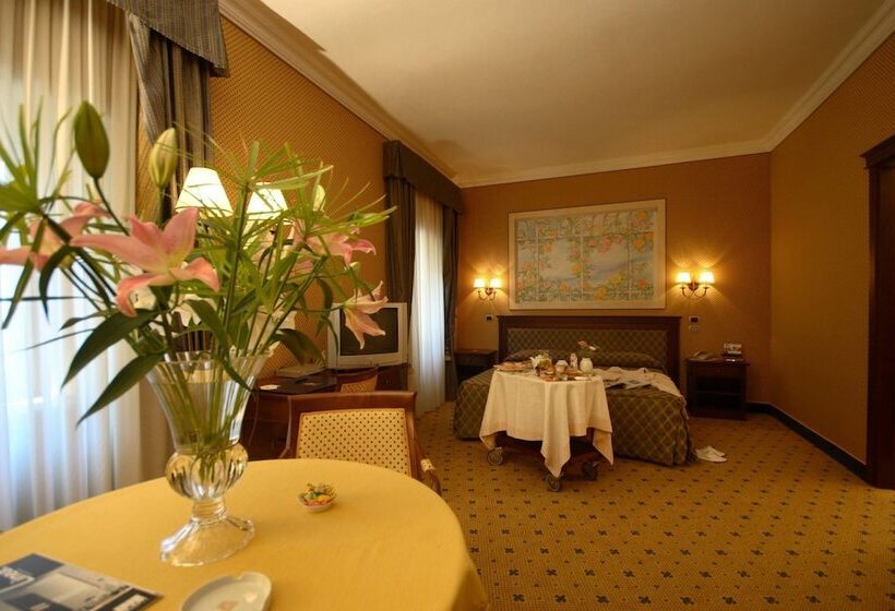 Отель Don Carlo