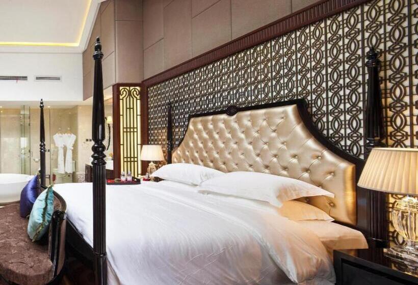 فندق Eden Club House