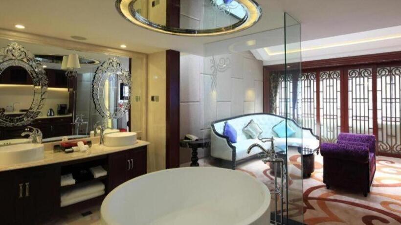 فندق Eden Club House