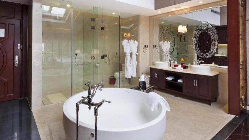 فندق Eden Club House