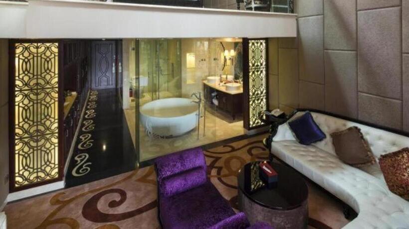 فندق Eden Club House