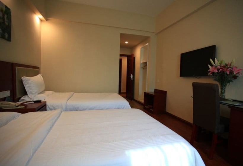 בית מלון כפרי Greentree Inn Sanya Heping Street Lover Bridge Express