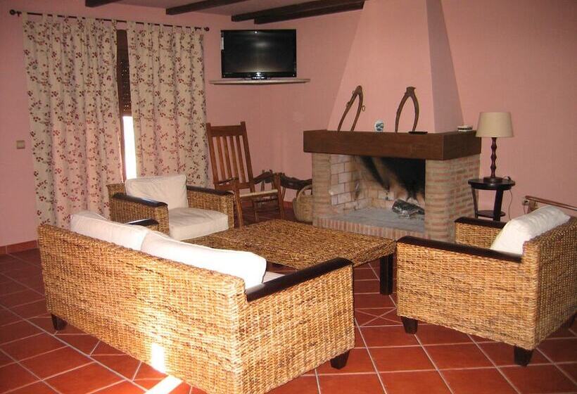 هتل روستایی Rural Robles