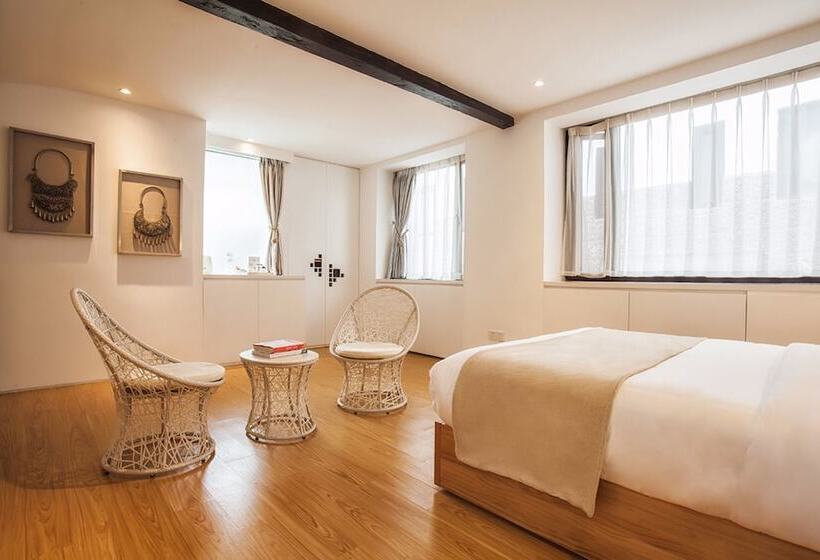 هتل The Bivou Lijiang