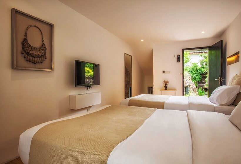 هتل The Bivou Lijiang