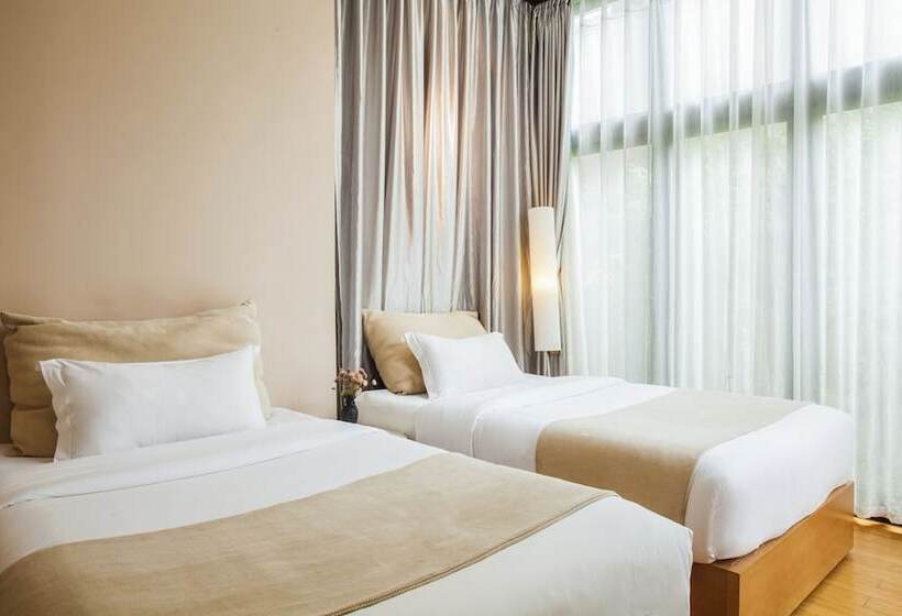 هتل The Bivou Lijiang