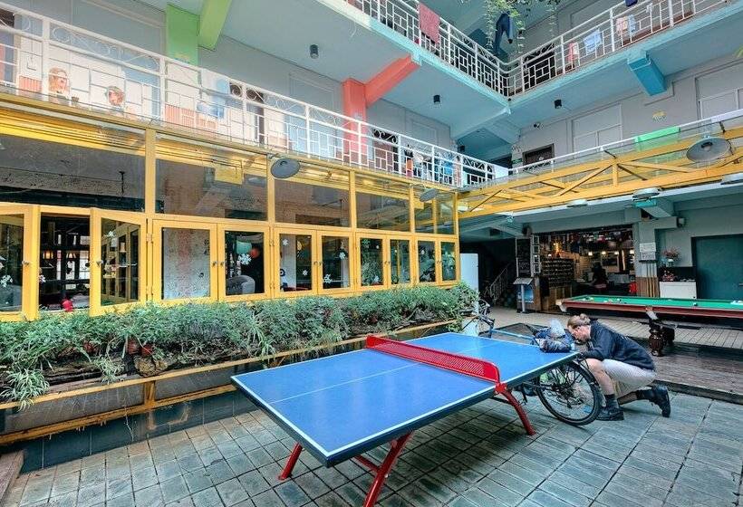 The Cloudland International Youth Hostel Close To The City Center,15 Min Walks To The Subway, Close