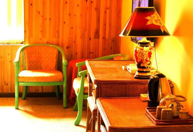 Shangri La Lao Shay Youth Hostel