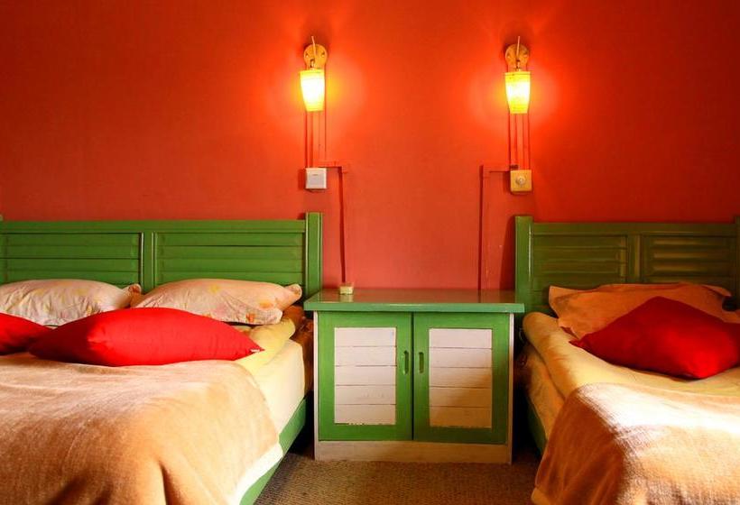 Shangri La Lao Shay Youth Hostel