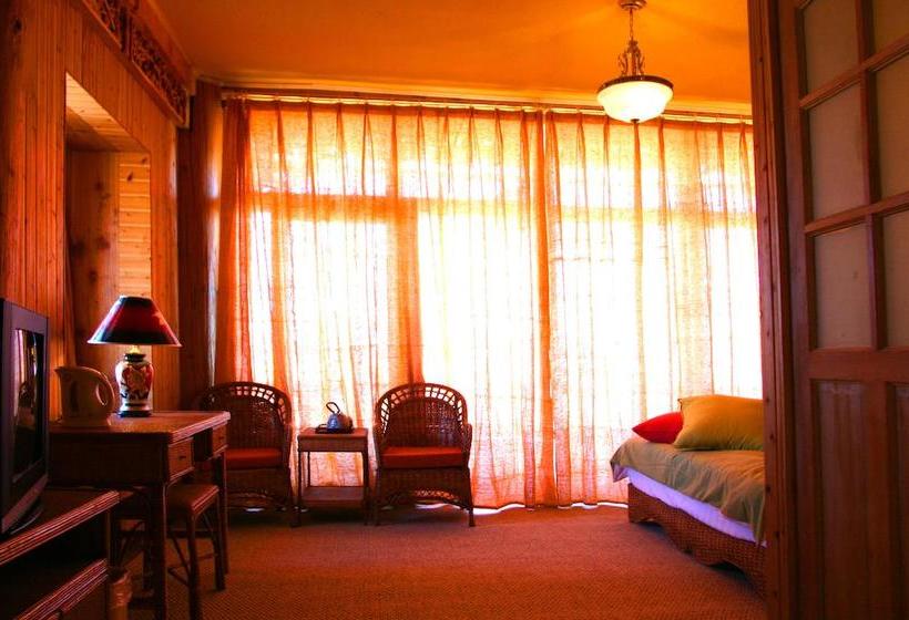 Shangri La Lao Shay Youth Hostel