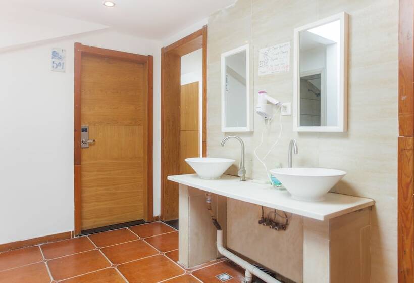 Yangshuo Travelling With Hostel