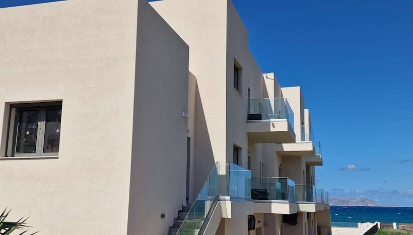 בית מלון כפרי Almare Beach