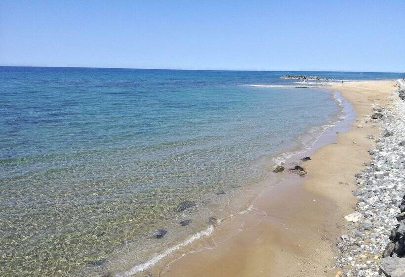 בית מלון כפרי Almare Beach