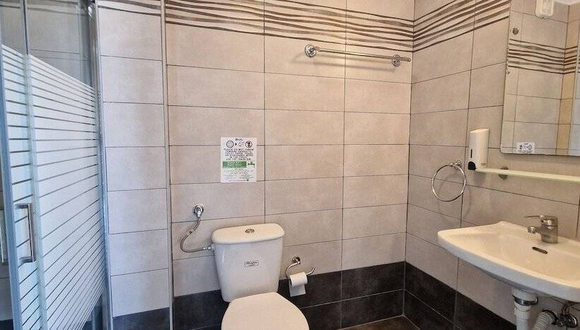 בית מלון כפרי Almare Beach