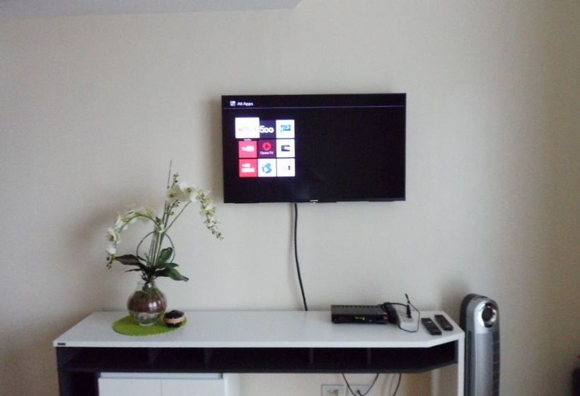 هتل Avant Apartments At The Fort