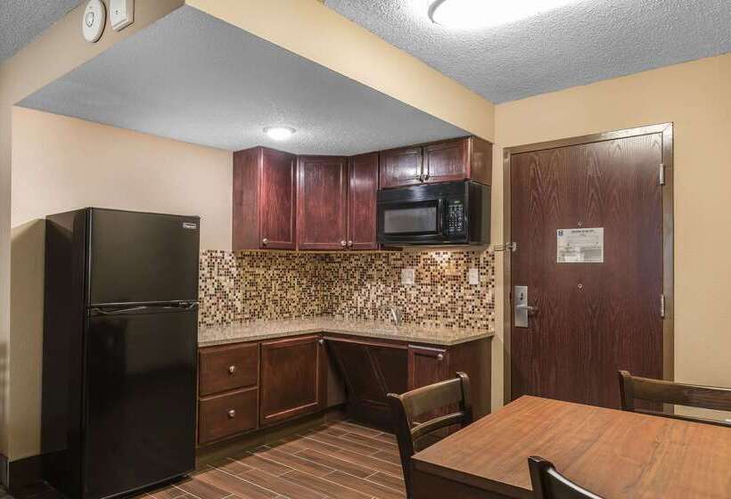 فندق Comfort Inn Bay City  Riverfront