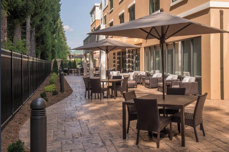 Отель Courtyard By Marriott Hershey Chocolate Avenue