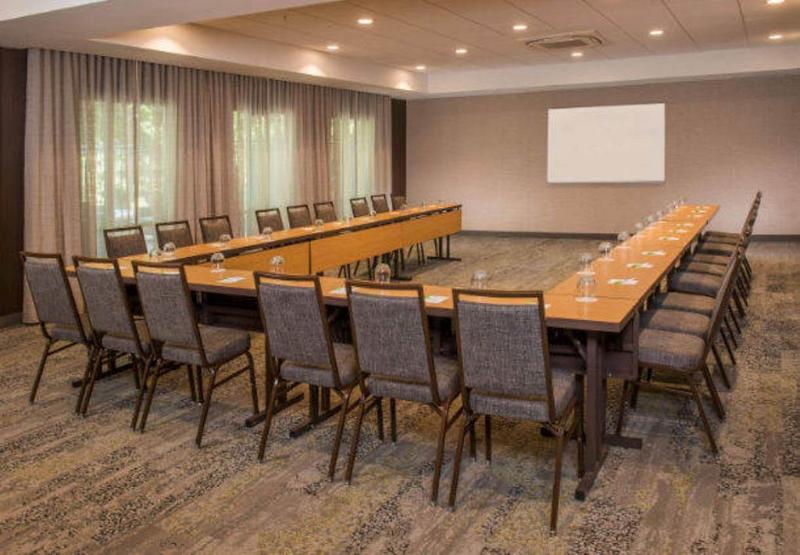 Отель Courtyard By Marriott Hershey Chocolate Avenue