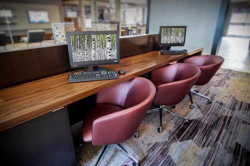 فندق Courtyard By Marriott Lenox Berkshires