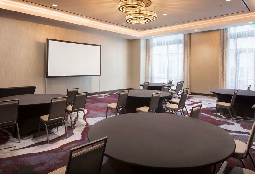 ホテル Embassy Suites By Hilton Amarillo Downtown