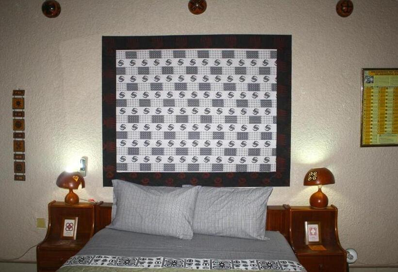 فندق Four Villages Inn