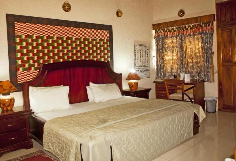 فندق Four Villages Inn