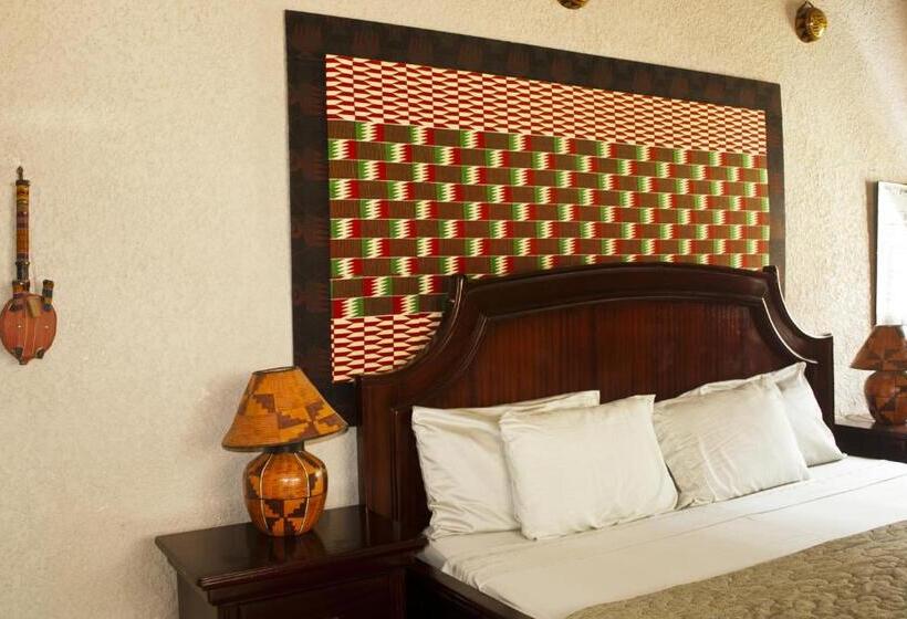 فندق Four Villages Inn