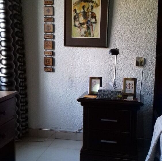 فندق Four Villages Inn