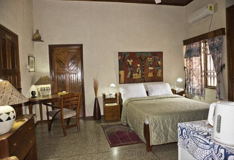 فندق Four Villages Inn