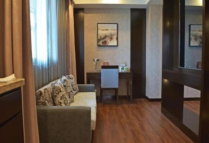 Отель Greentree Inn Jiangsu Changzhou Dinosaur Park Global Harbor Express