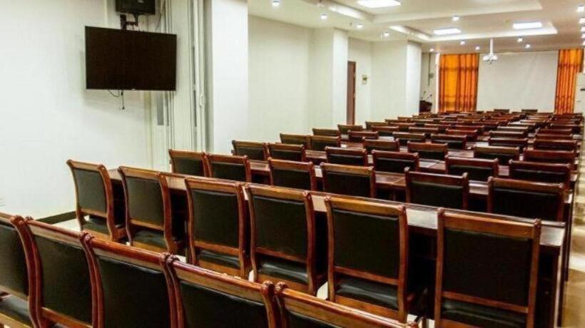 Отель Greentree Inn Zhumadian Yicheng Weisi Road  Business Road