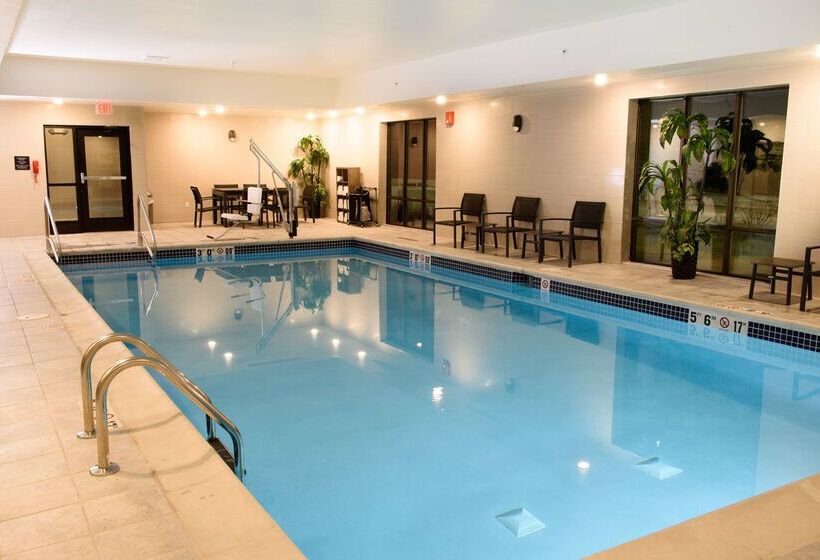 فندق Hampton Inn & Suites Bay City