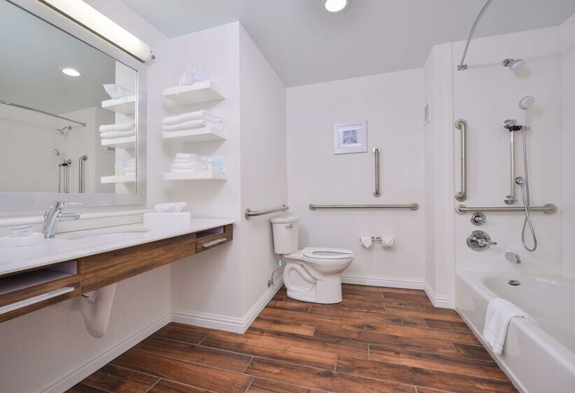 בית מלון כפרי Hampton Inn Emporia