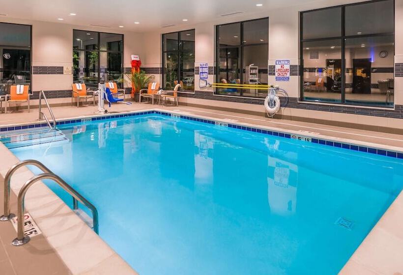 בית מלון כפרי Hampton Inn & Suites Wixom