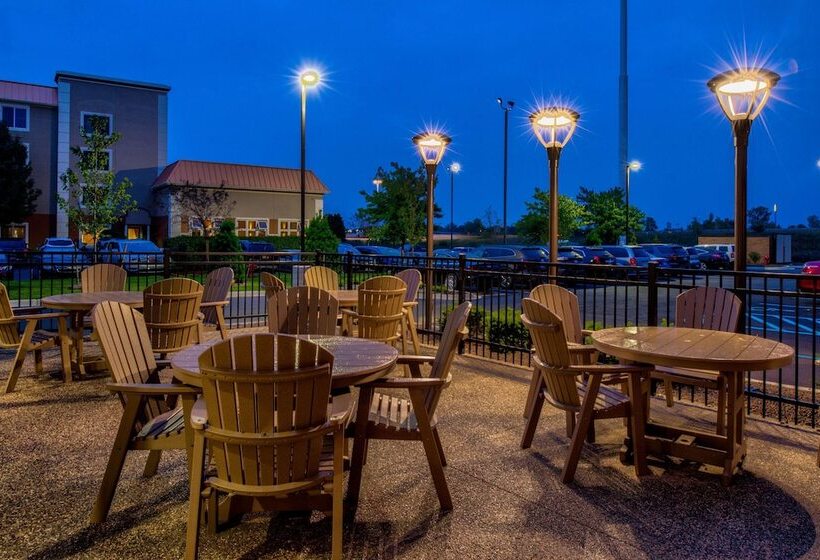 בית מלון כפרי Hampton Inn & Suites Wixom