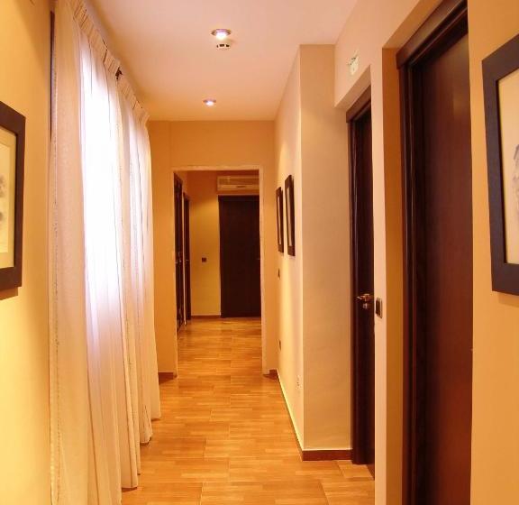 Отель Hostal Plaza