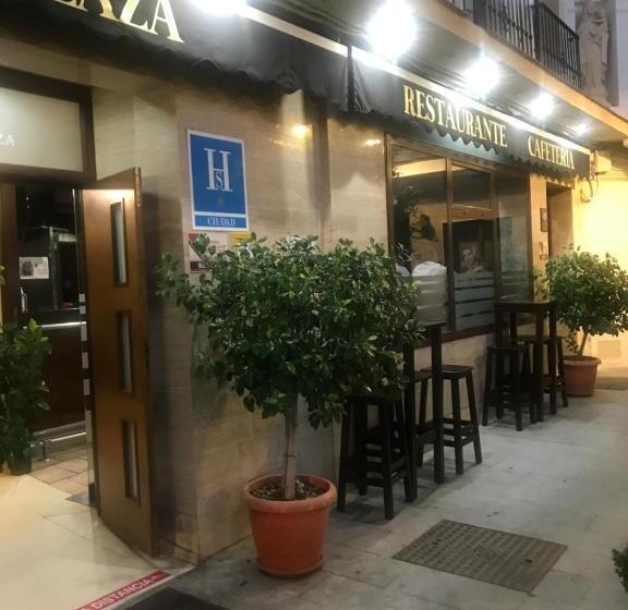 Отель Hostal Plaza