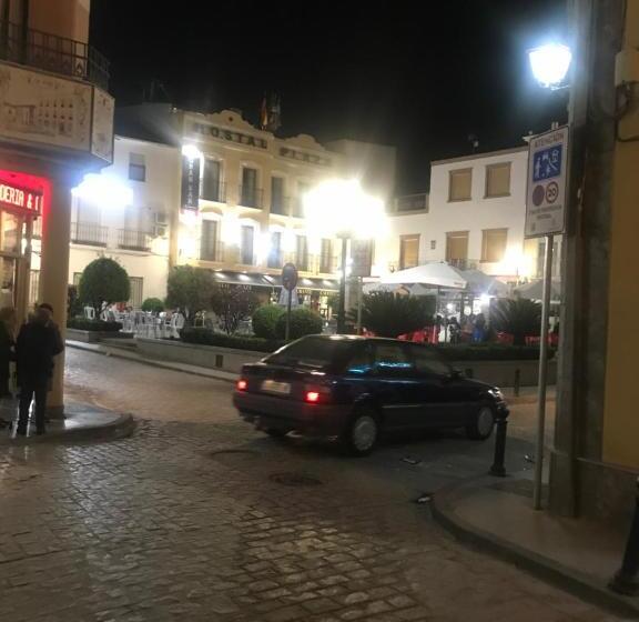 Отель Hostal Plaza