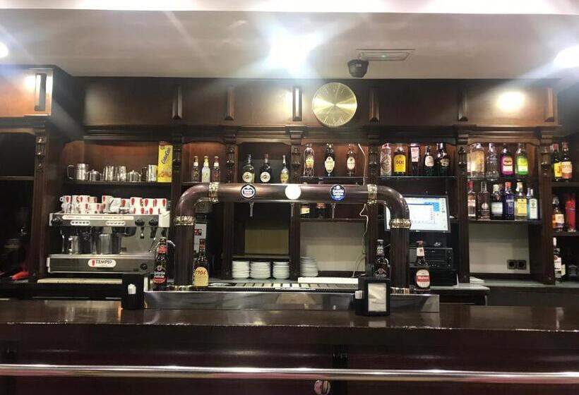 Отель Hostal Plaza