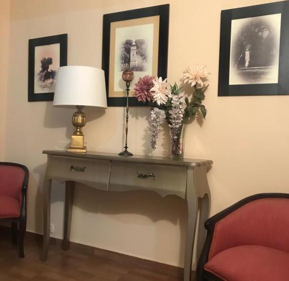 Отель Hostal Plaza